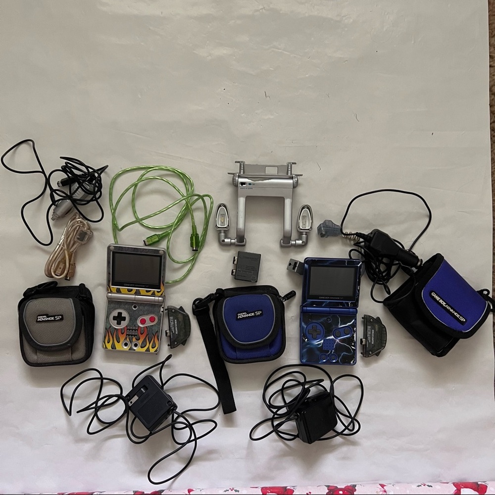 Super Gamer Bundle for 2 Nintendo Gameboy Advance SP lovers
